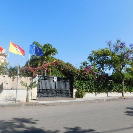 Villa Delle Vacanze Фиумефредо ди Сицилия Екстериор снимка