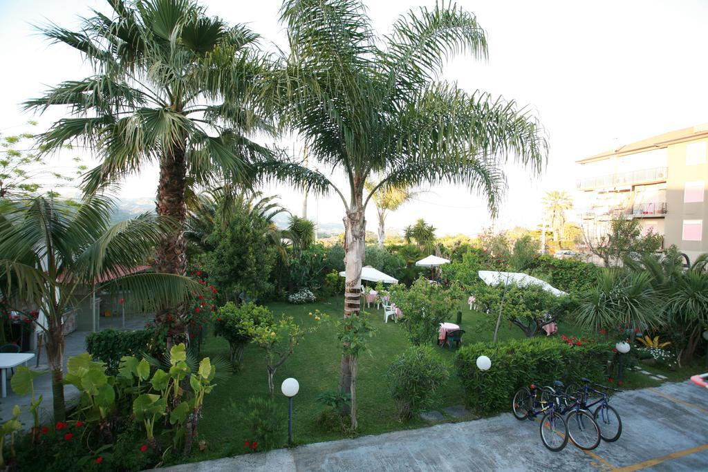 Villa Delle Vacanze Фиумефредо ди Сицилия Екстериор снимка