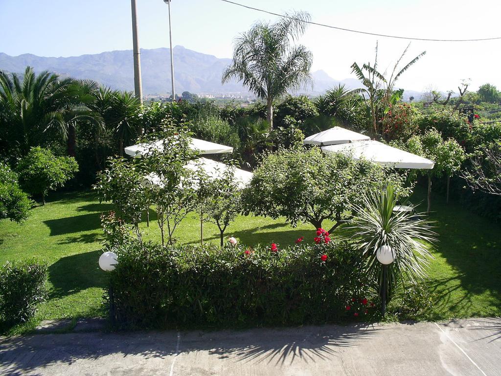 Villa Delle Vacanze Фиумефредо ди Сицилия Екстериор снимка