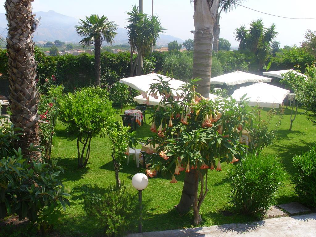 Villa Delle Vacanze Фиумефредо ди Сицилия Екстериор снимка
