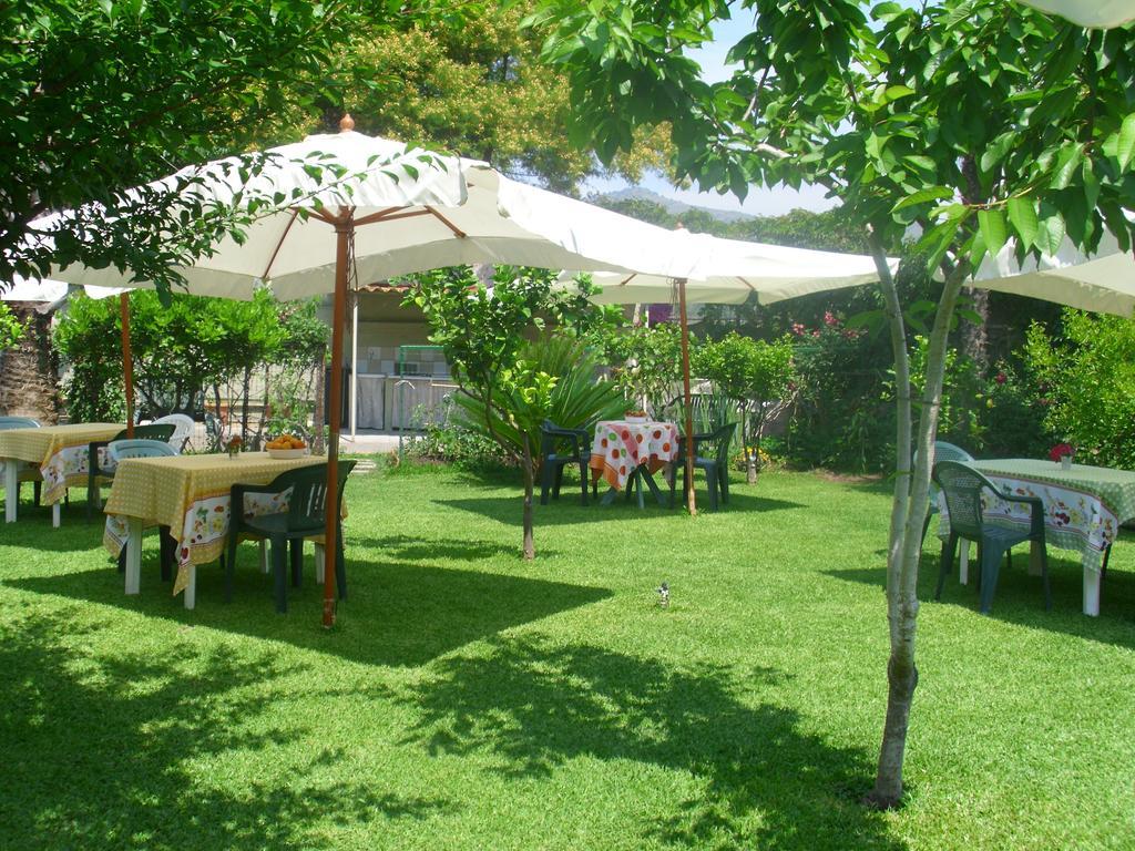 Villa Delle Vacanze Фиумефредо ди Сицилия Екстериор снимка