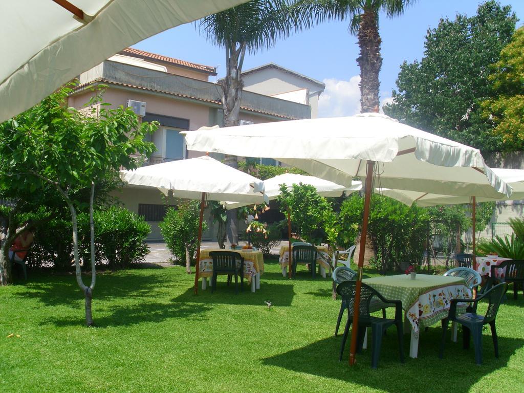 Villa Delle Vacanze Фиумефредо ди Сицилия Екстериор снимка