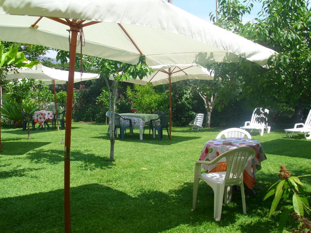 Villa Delle Vacanze Фиумефредо ди Сицилия Екстериор снимка