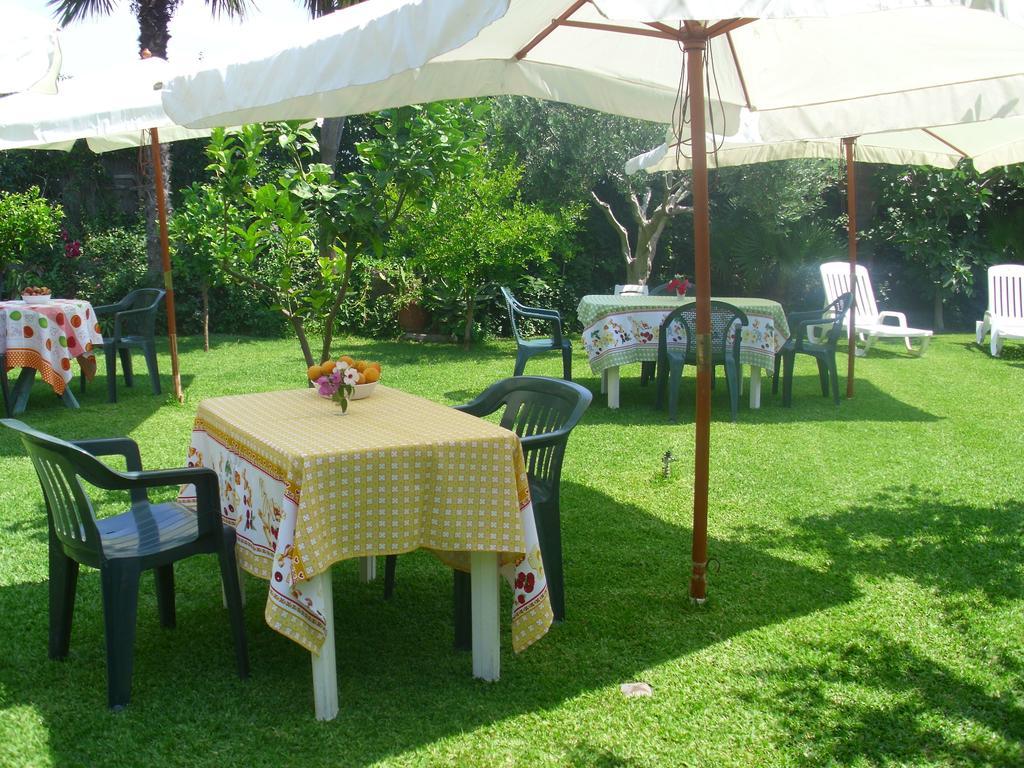 Villa Delle Vacanze Фиумефредо ди Сицилия Екстериор снимка
