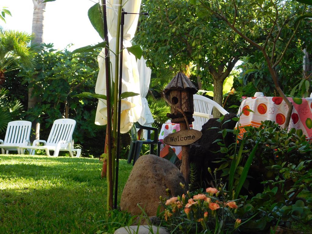 Villa Delle Vacanze Фиумефредо ди Сицилия Екстериор снимка
