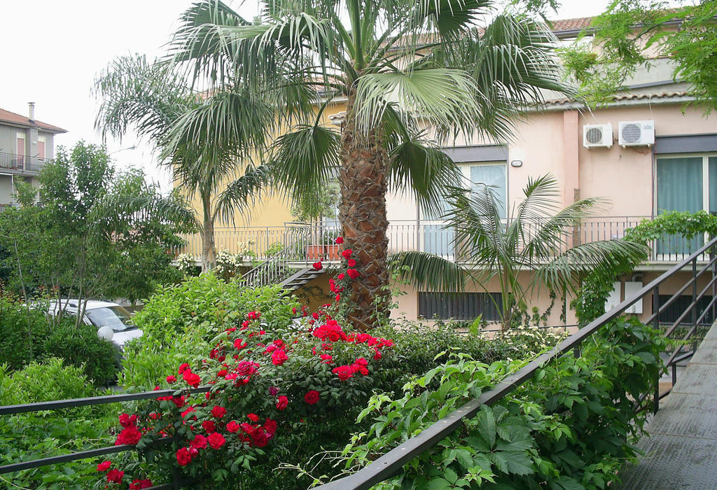 Villa Delle Vacanze Фиумефредо ди Сицилия Екстериор снимка