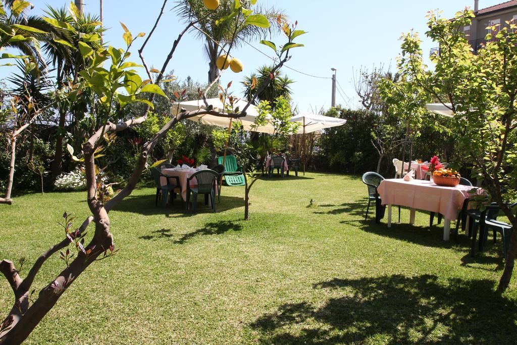 Villa Delle Vacanze Фиумефредо ди Сицилия Екстериор снимка