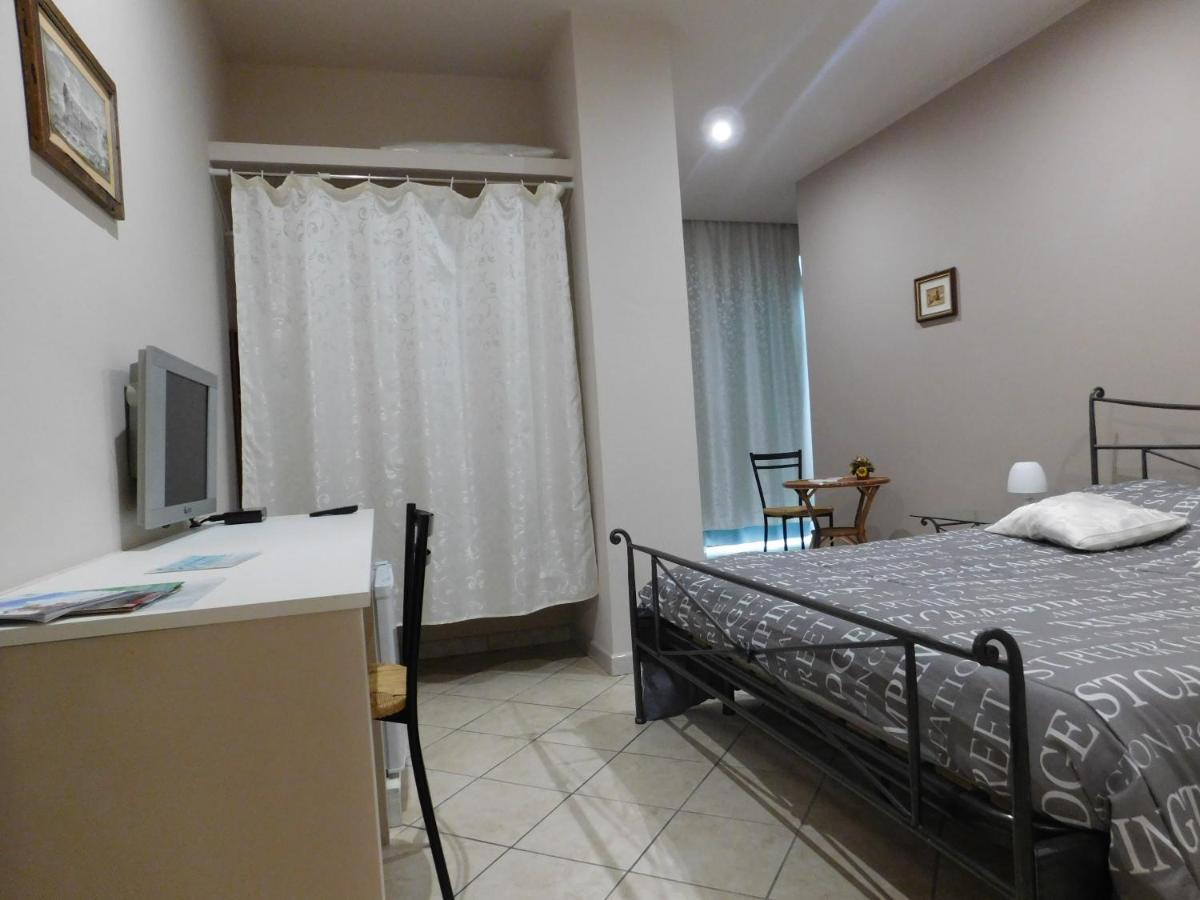 Villa Delle Vacanze Фиумефредо ди Сицилия Екстериор снимка