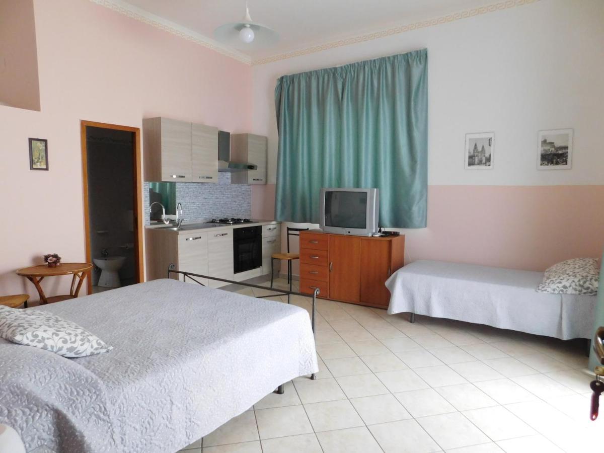 Villa Delle Vacanze Фиумефредо ди Сицилия Екстериор снимка