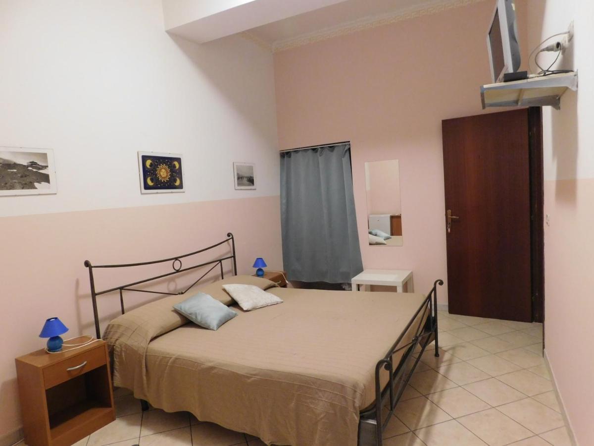 Villa Delle Vacanze Фиумефредо ди Сицилия Екстериор снимка